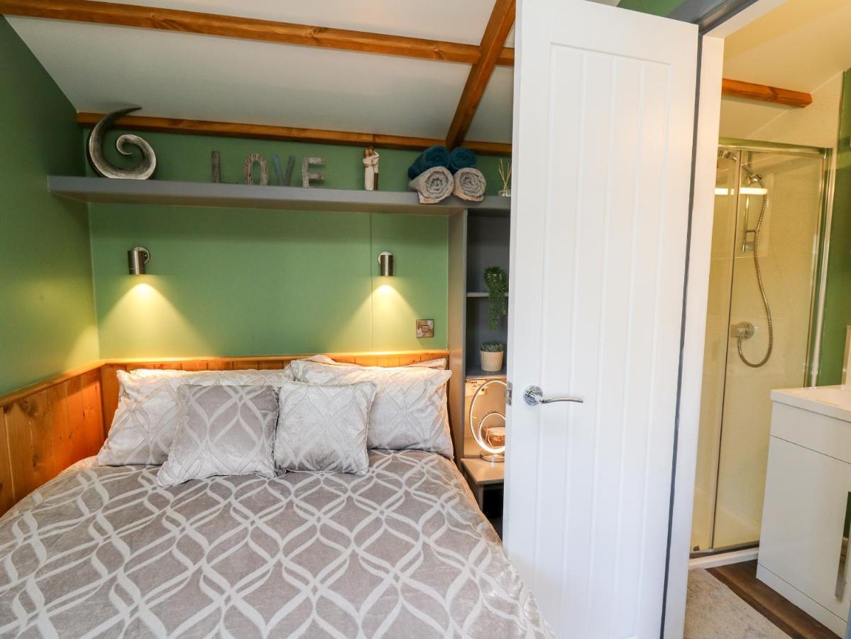 Wild Acre Villa Llangadog ภายนอก รูปภาพ