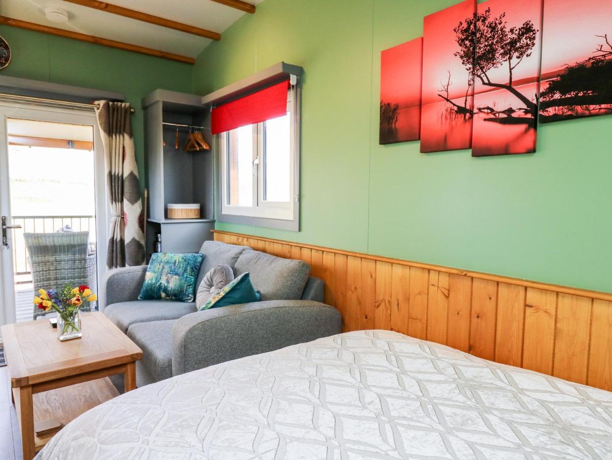 Wild Acre Villa Llangadog ภายนอก รูปภาพ