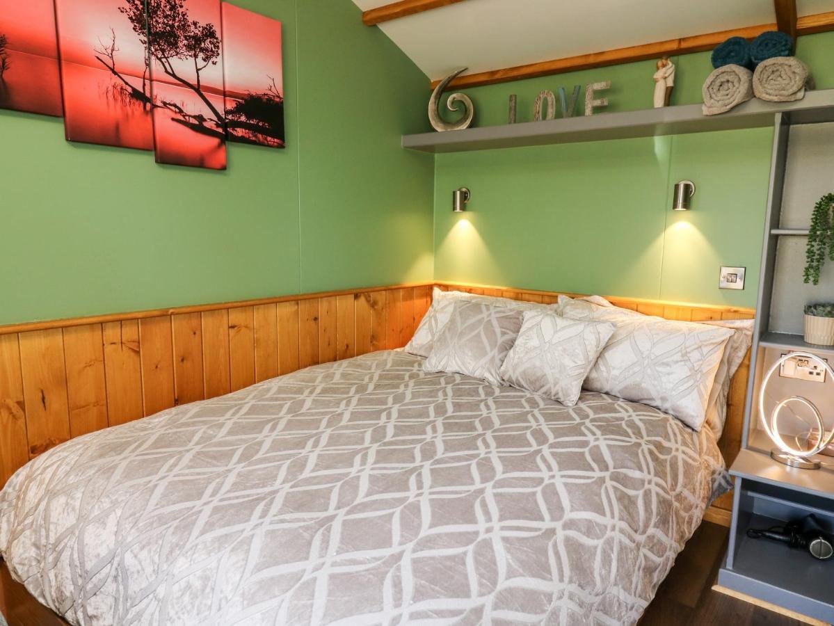 Wild Acre Villa Llangadog ภายนอก รูปภาพ