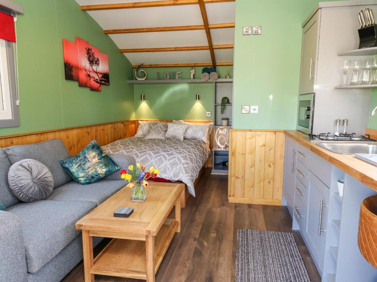 Wild Acre Villa Llangadog ภายนอก รูปภาพ